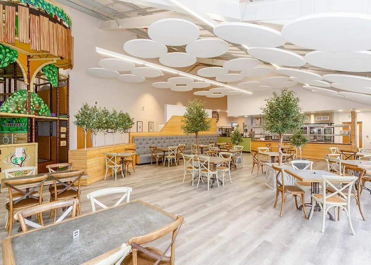 ת'ירסק Woodland Lakes Lodges