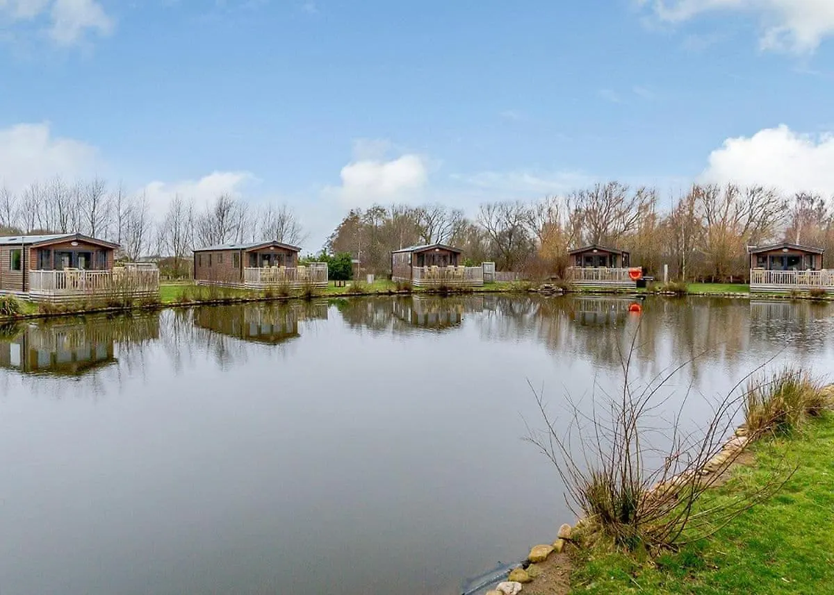 ת'ירסק Woodland Lakes Lodges 0*,
