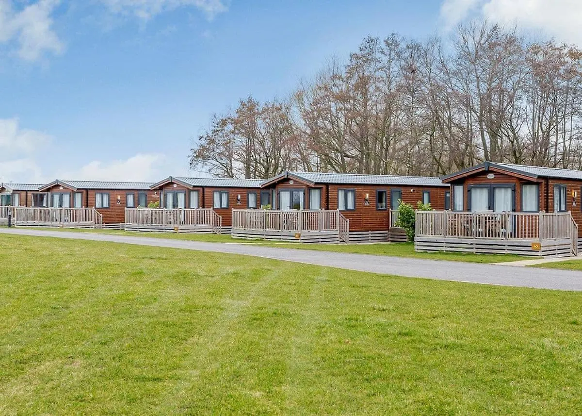 ת'ירסק Woodland Lakes Lodges אתר נופש