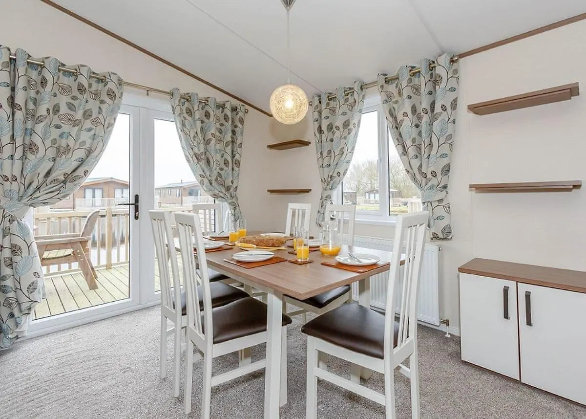Woodland Lakes Lodges Thirsk 0*,